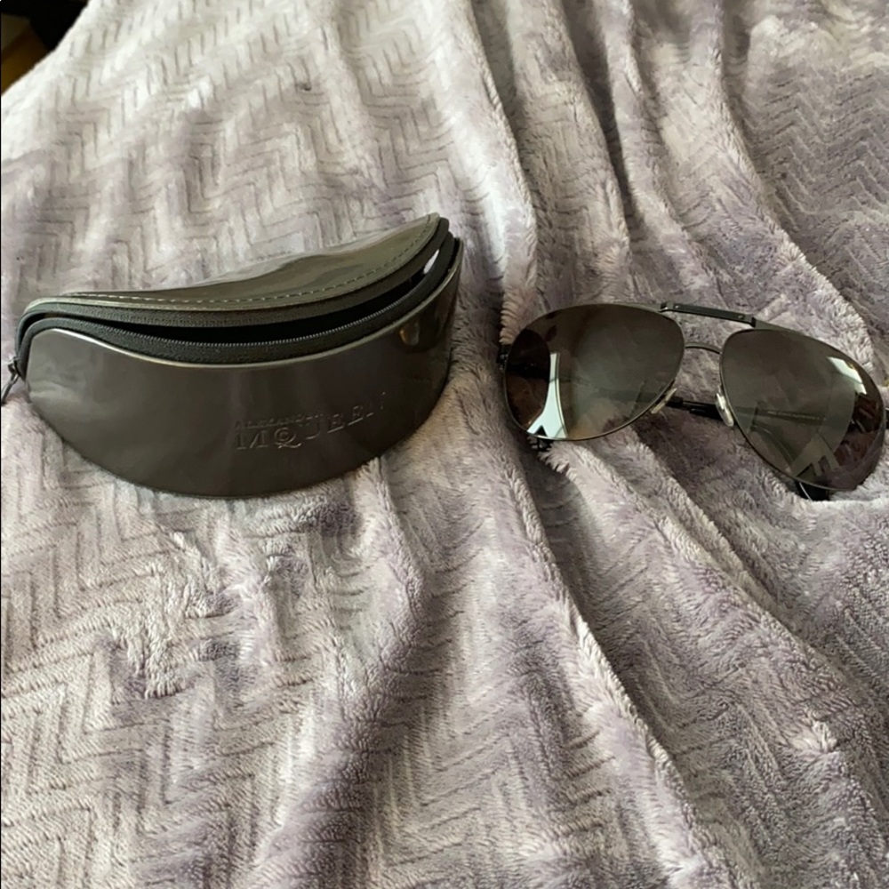Alexander McQueen Black Skull Aviator